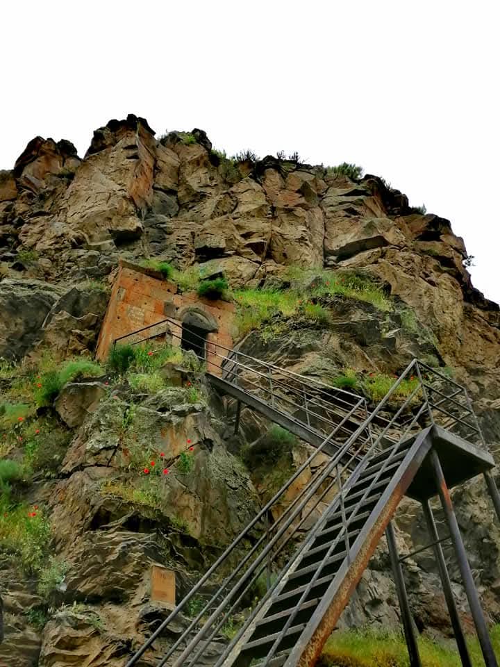 Բացահայտիր Արագածոտնը - Սուրբ Սարգիս մատուռ. Քասախի կիրճի ժայռափոր գանձը