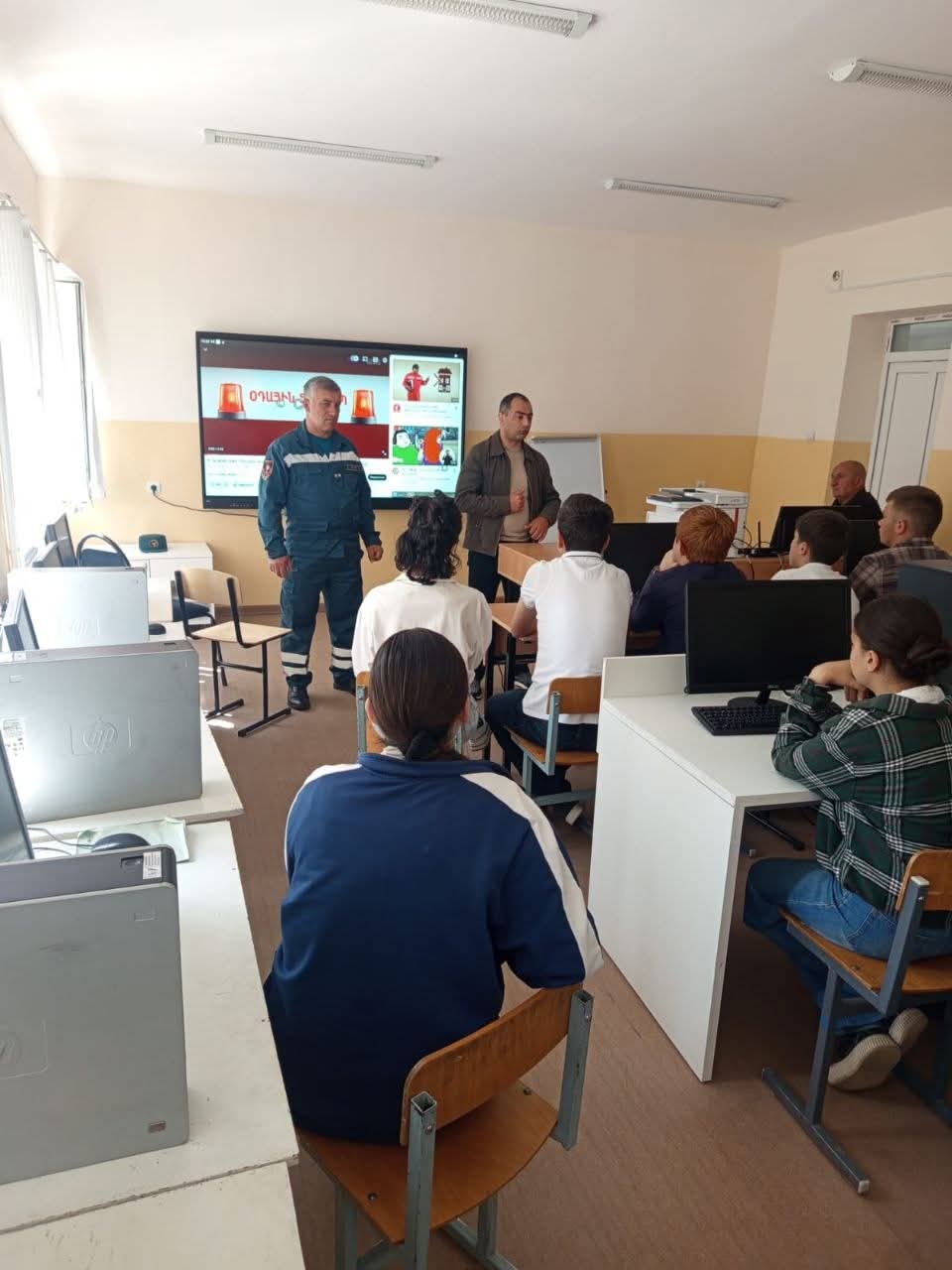 Աշնակի դպրոցում անցկացվել է «Օդային տագնապ» թեմայով դասընթաց. Թալինի համայնքապետարան