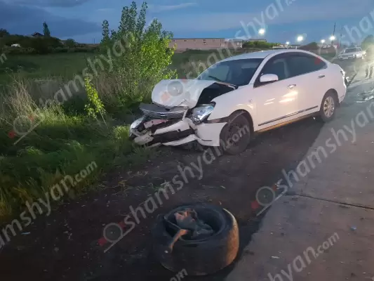 Ավտովթար՝ Արագածոտնի մարզում․ Երևան-Գյումրի ավտոճանապարհին բախվել են «Lexus»-ը, «Nissan»-ը և «Mercedes»-ը․ վերջինը բախվել հողաթմբերին և հայտնվել դաշտում․ կան վիրավորներ