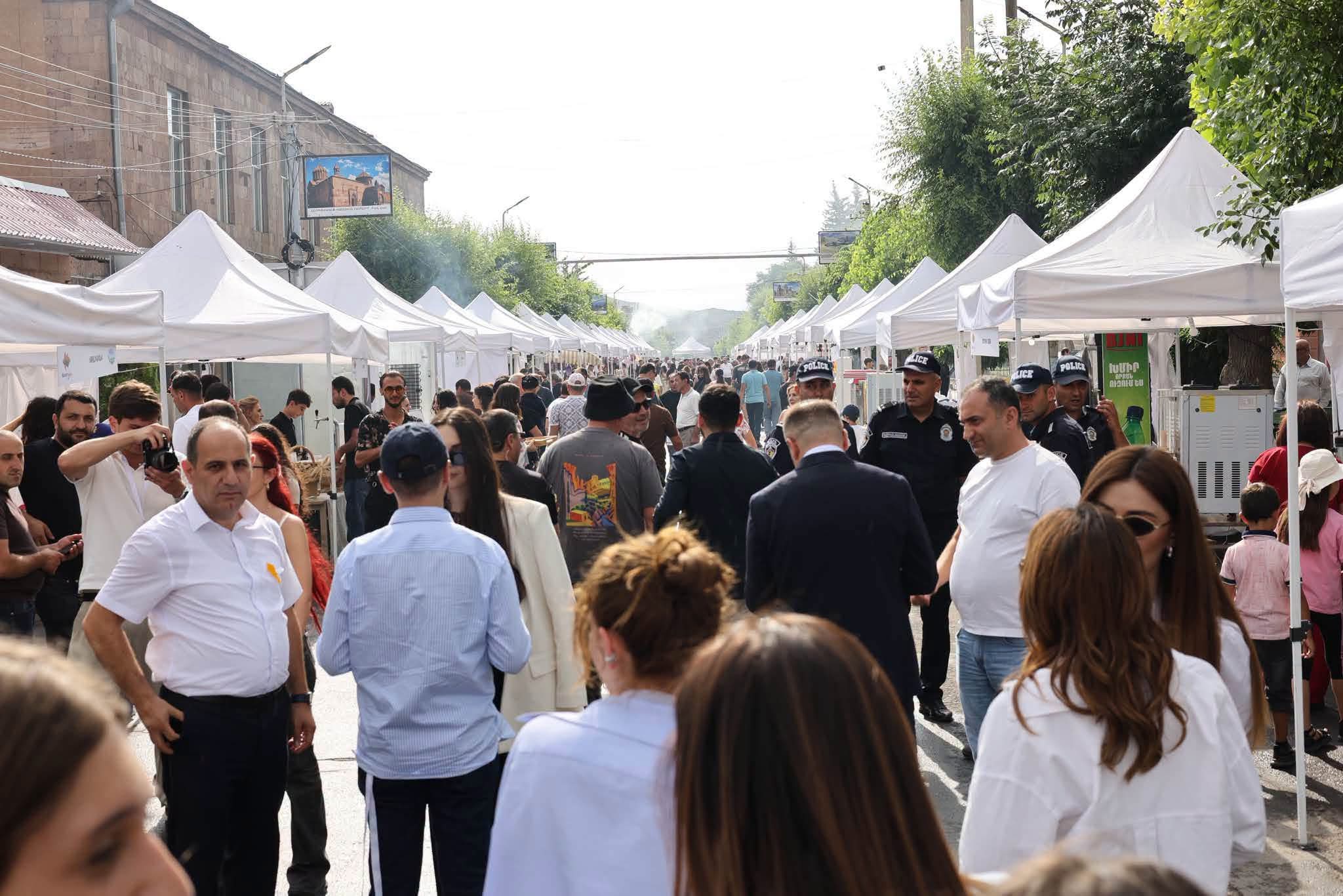 Թալինում մեկնարկեցին «Ֆեստիվառ» մշակութային-զբոսաշրջային փառատոնը և Թալինի օրվան նվիրված տոնական միջոցառումները. Թալինի համայնքապետարան