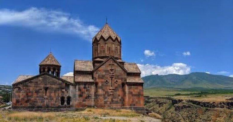 Եկեղեցին քեֆատեղի էլ կդարձնեն, խորանն էլ միտինգատեղիի հետ կխառնեն. «Փաստ»