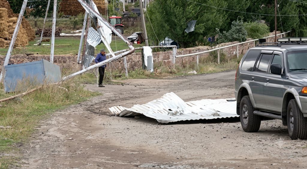 Շոկային վիճակ էր. կայծակի, կարկուտի և ուժգին քամու հետևանքները՝ Գեղարոտում