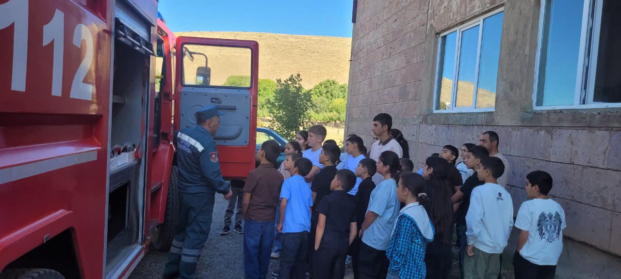 Ցամաքասարի դպրոցում անցկացվել է հրդեհային անվտանգության ցուցադրական պարապմունք. Թալինի համայնքապետարան