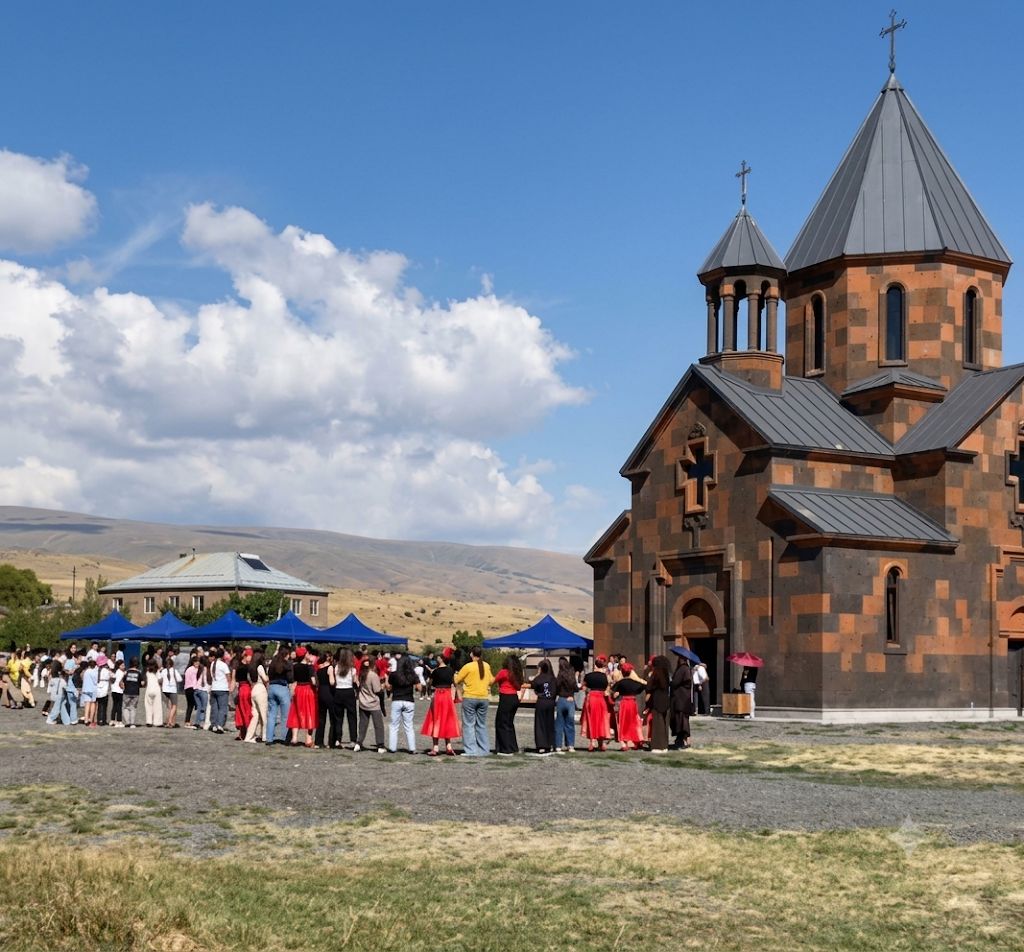 Ներքին Բազմաբերդում Խաչվերացի տոնին նշվել է նաև եկեղեցու օծման մեկամյակը. Թալինի համայնքապետարան