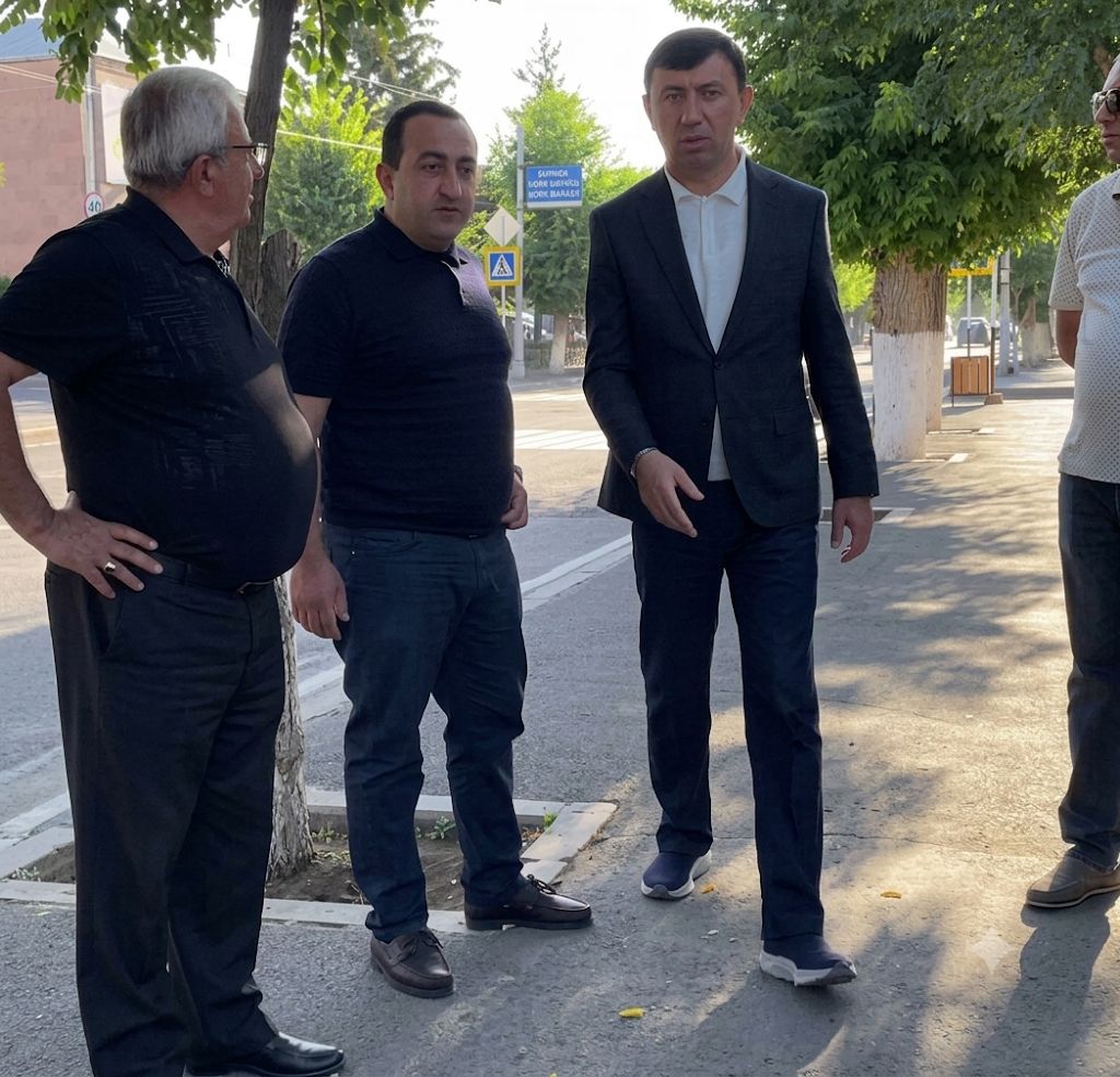 Աշխատանքային շրջայց Թալին քաղաքում՝ առկա խնդիրների և առաջիկա անելիքների դիտարկմամբ. Թալինի համայնքապետարան