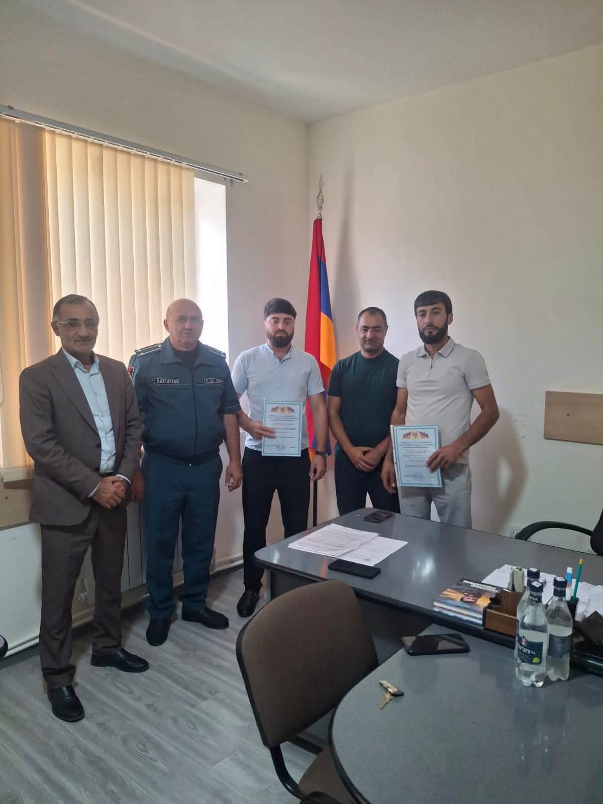 Շնորհակալագրեր՝ Արագածավանի կամավոր հրշեջ-փրկարարներին.Թալինի համայնքապետարան