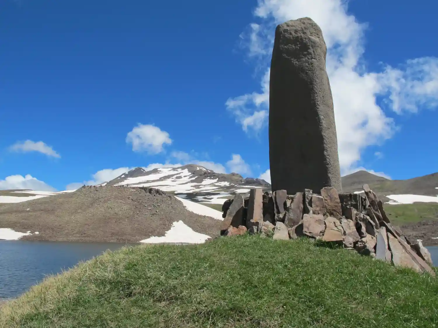 Բացահայտիր Արագածոտնը - Քարակապ վիշապաքար