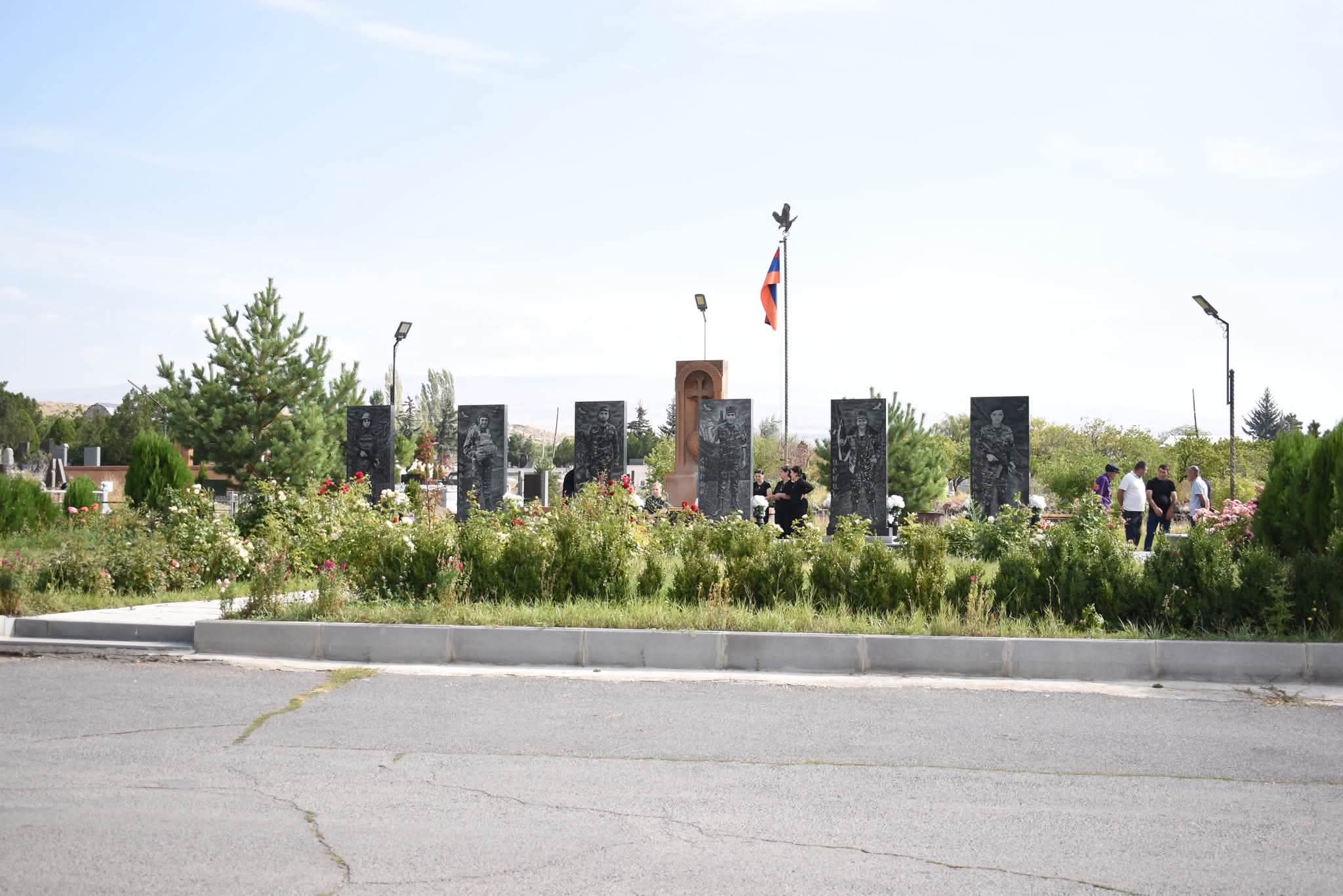 Թալինում հարգանքի տուրք են մատուցել 44-օրյա պատերազմի զոհերի հիշատակին.Թալինի համայնքապետարան