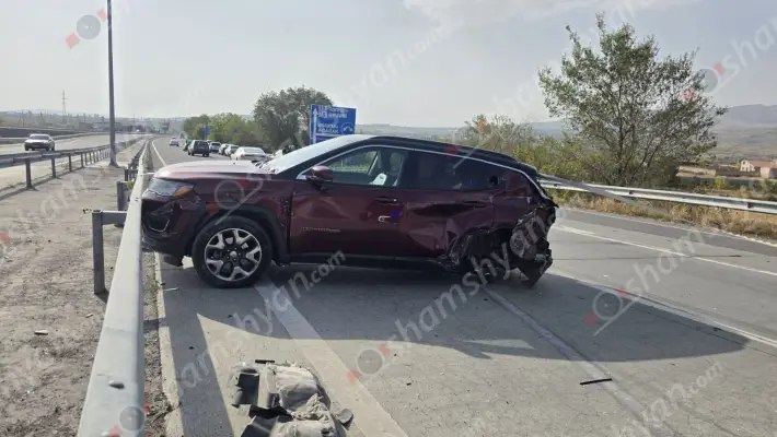 Արագածոտնում բախվել են Jeep Compass-ը, ՎԱԶ 2107-ն ու Lada-ն․ վերջինը հայտնվել է ձորակում․ կա վիրավոր