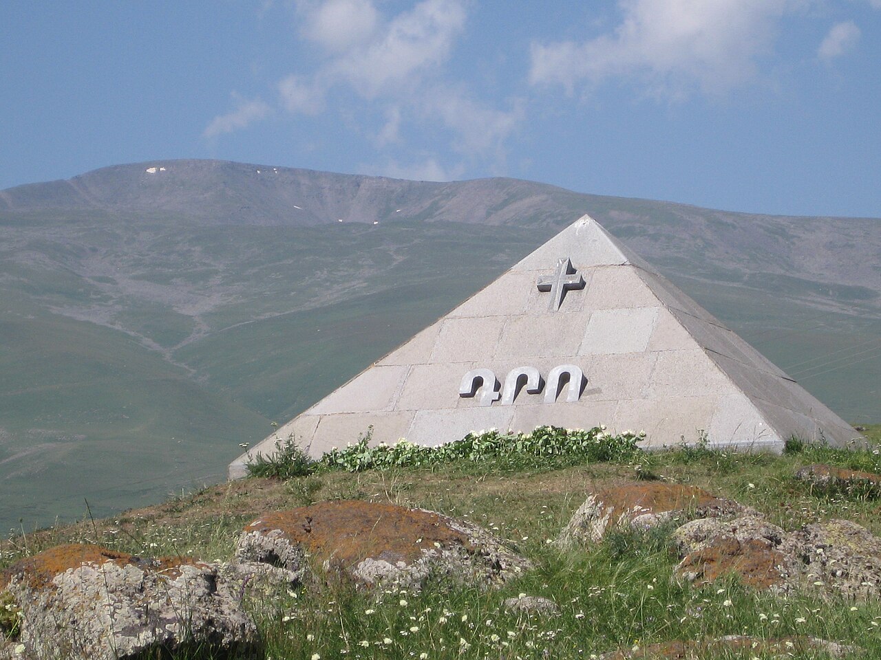 Բացահայտիր Արագածոտնը - Դրաստամատ Կանայանի գերեզման-դամբարանը