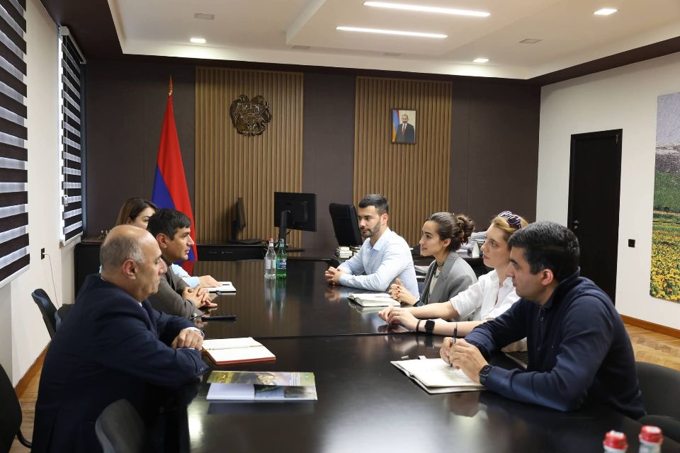 Արագածոտնի մարզում ներդրումային ծրագրերի իրականացման հարցեր են քննարկվել. ՀՀ Արագածոտնի մարզպետի աշխատակազմ