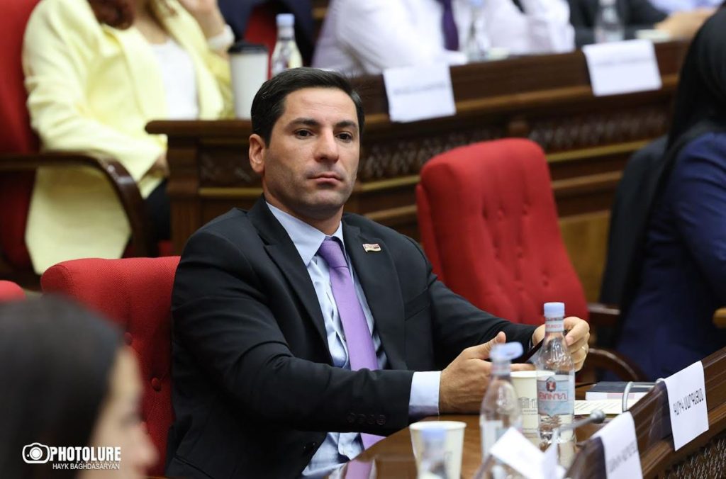 Վեդիի ավագանին Գարիկ Սարգսյանին պատրաստվում է շնորհել համայնքի պատվավոր քաղաքացու կոչում. Hraparak. am