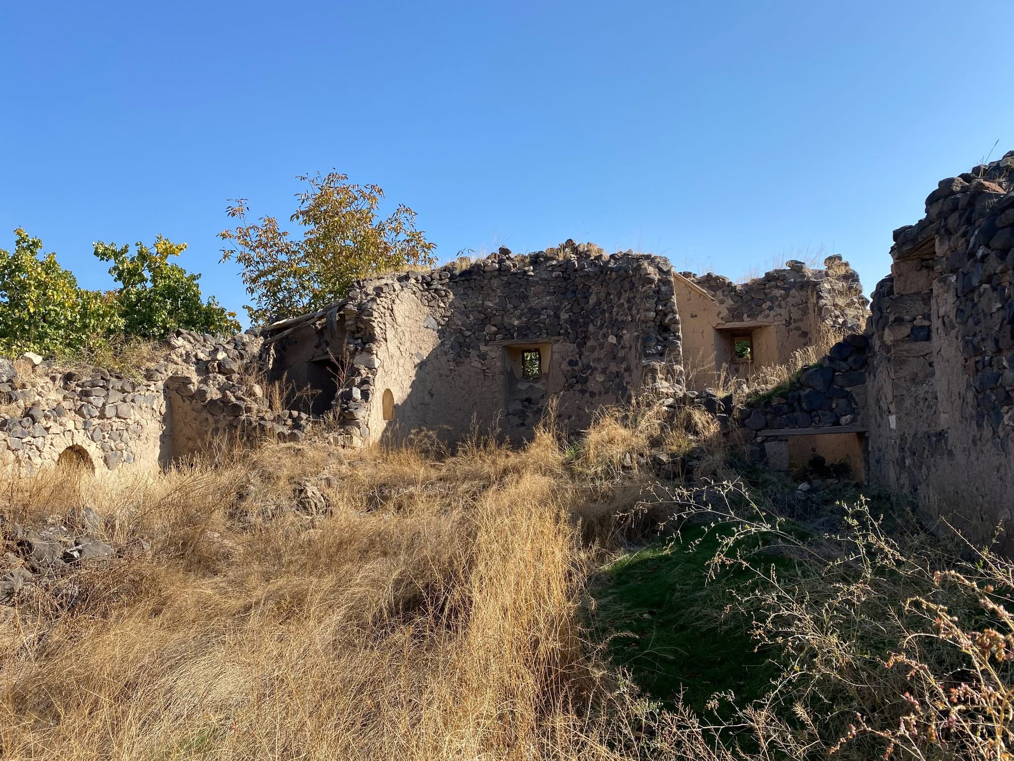 Բացահայտիր Արմավիրը. Ծաղկալանջի պատմամշակութային հուշարձանները. Սուրբ Աստվածածին և Սուրբ Գևորգ եկեղեցիներ
