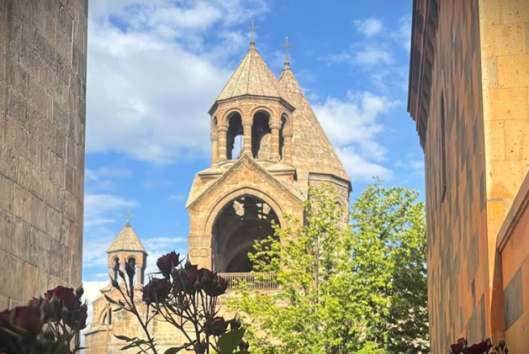 Երկրպագության համար դուրս կբերվեն Սուրբ Էջմիածնի սրբազան մասունքներ