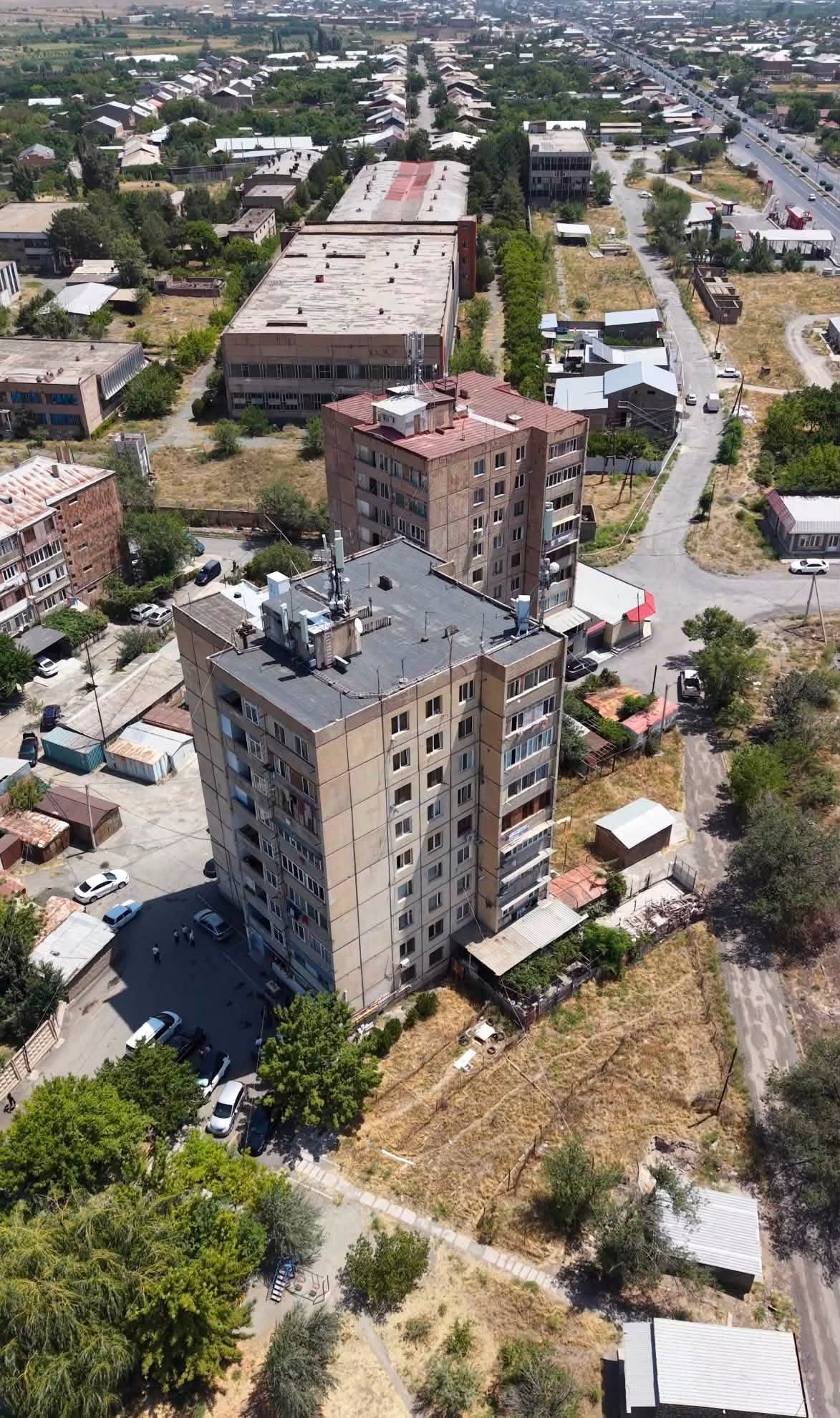 Շահագործման են հանձնվել Զվարթնոց թաղամասի 9 հարկանի բազմաբնակարան երկու շենքերի նոր վերելակները. Վաղարշապատի համայնքապետարան