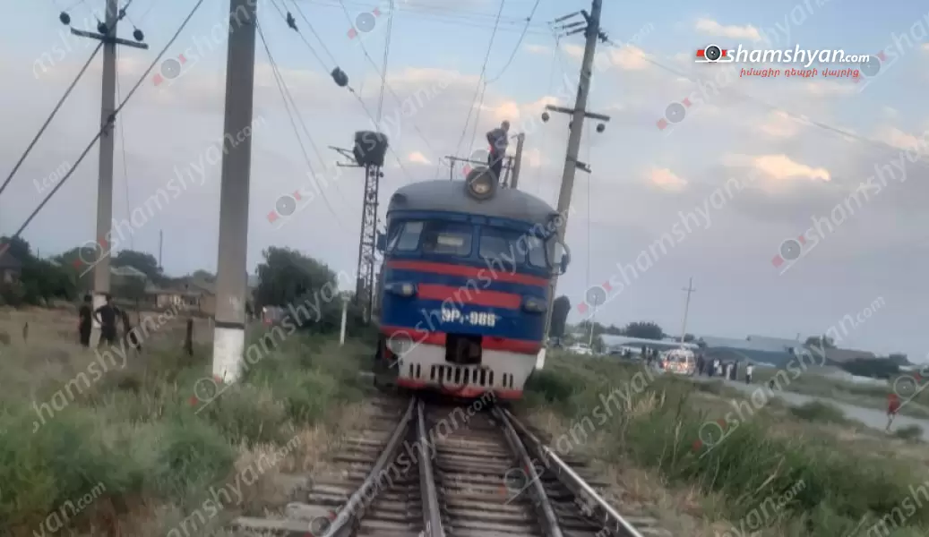 Արտակարգ դեպք՝ Արմավիրի մարզում. Ջրառատ գյուղում էլեկտրական լարը պոկվել և ընկել է Երևան-Գյումրի գնացքի վագոնի տանիքին. քաղաքացիներն ու գնացքի աշխատակիցները կանխել են կրակի տարածումը, ապա մարել այն