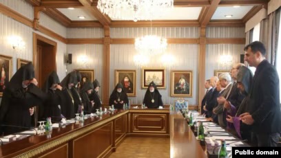 Մայր Աթոռում քննարկում են եկեղեցի-պետություն հարաբերություններն ու հոգևորականների դեմ քրգործերը