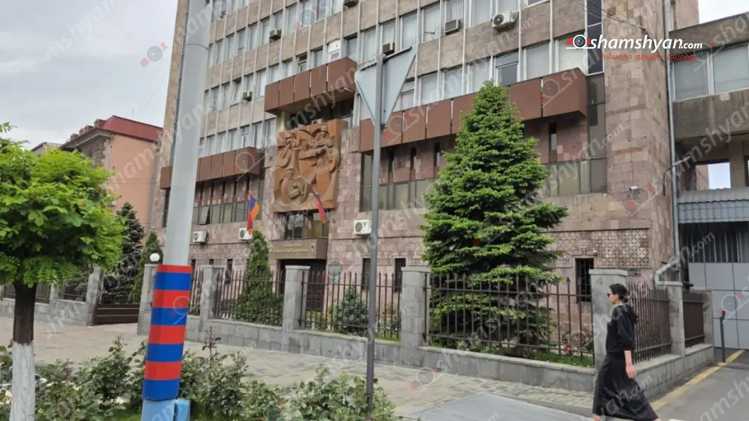 Ավազակության դեպք՝ Երևանում․ Րաֆֆու փողոցում կնոջը հարվածել, գցել են գետնին և հափշտակել «Samsung A15» բջջային հեռախոսը․ Երևանի քրեական ոստիկաները տաք հետքերով հայտնաբերել են ստահակին ու հափշտակված հեռախոսը