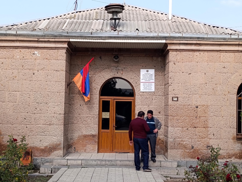 Արաքսում ՔՊ-ի թեկնածու վարչական ղեկավարը ընտրության օրը բացել է նստավայրի դուռը