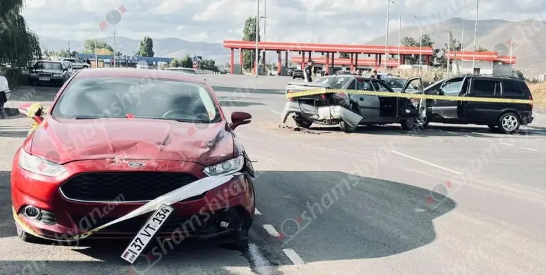Գեղարքունիք մարզում բախվել են «Ford»-ը, «Opel Vectra»-ն ու «Opel Zafira»-ն. կան վիրավորներ