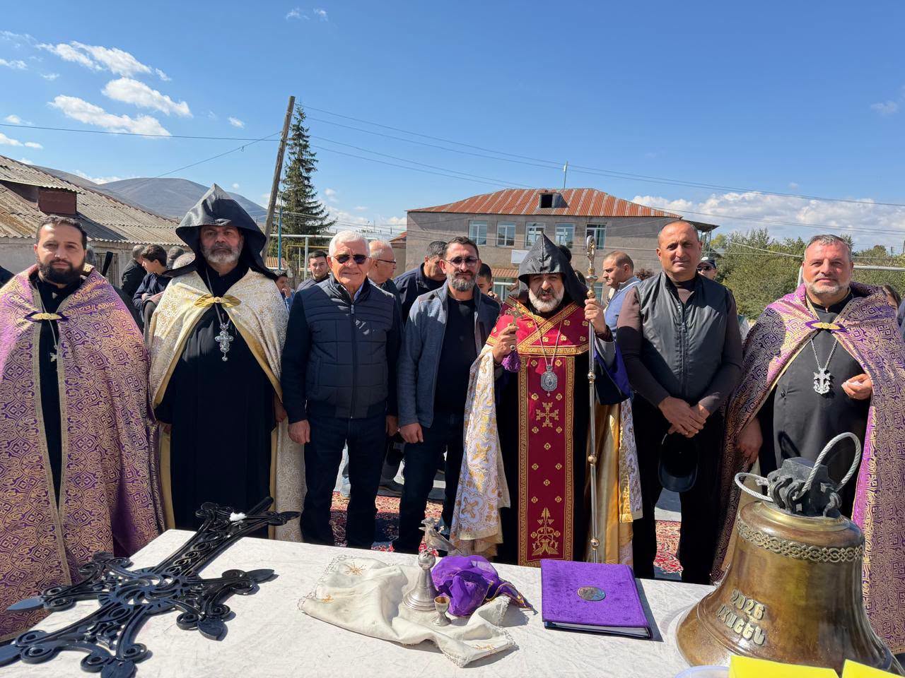 Գեղարքունյաց թեմի առաջնորդ Գերաշնորհ Տեր Իսահակ եպիսկոպոս Պողոսյանը օծեց Լճաշենի նորակառույց Սուրբ Մարիամ եկեղեցու խաչերն ու զանգը