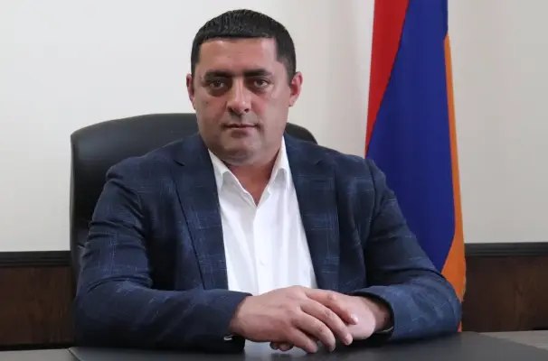 Ճամբարակի քաղաքապետ Վազգեն Ադամյանը կասկածվում է կեղծ պայմանագրեր կազմելու և վստահված գույք հափշտակելու մեջ