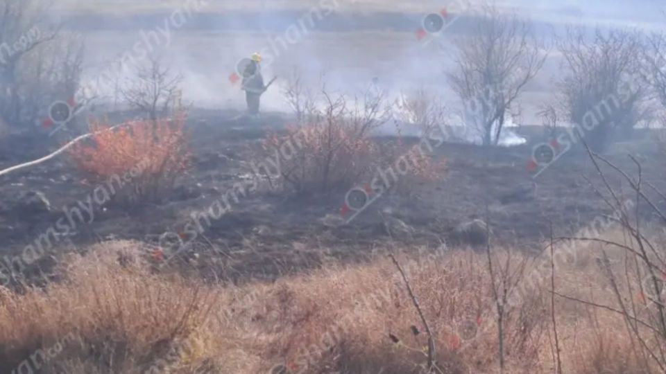Հրդեհ՝ Երևան-Սևան-Իջևան ավտոճանապարհին․ փրկարարները կանխել են կրակի տարածումը