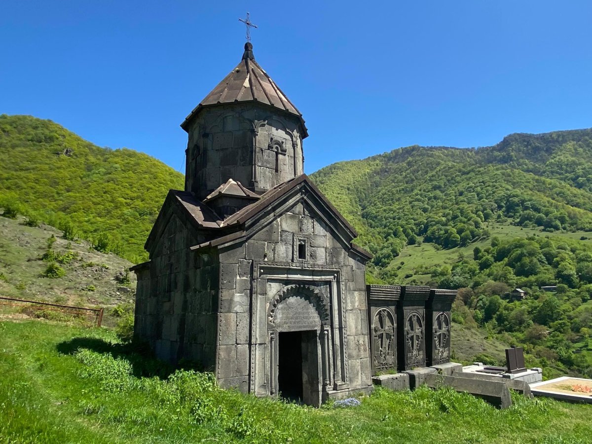 Կուսանաց անապատ. Հաղպատի «Սուրբ Լույս» բլրի լռակյաց պահապանը