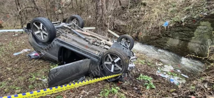 Լոռու մարզում վարորդը «ՎԱԶ 2121»-ով դուրս է եկել երթևեկելի գոտուց և հայտնվել ձորում․ կան վիրավորներ