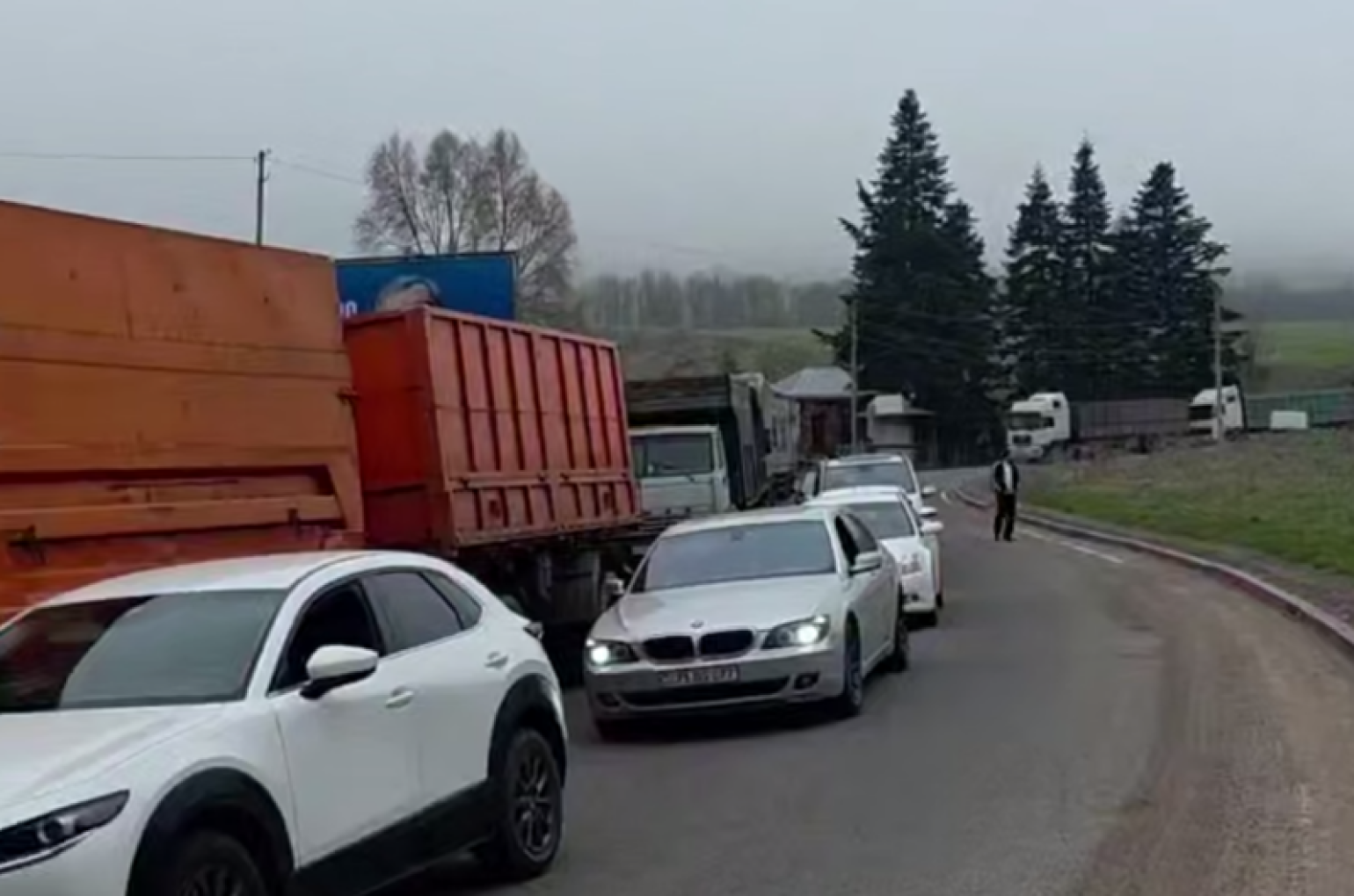 Երկար հերթեր են Գոգավանի սահմանային անցակետում