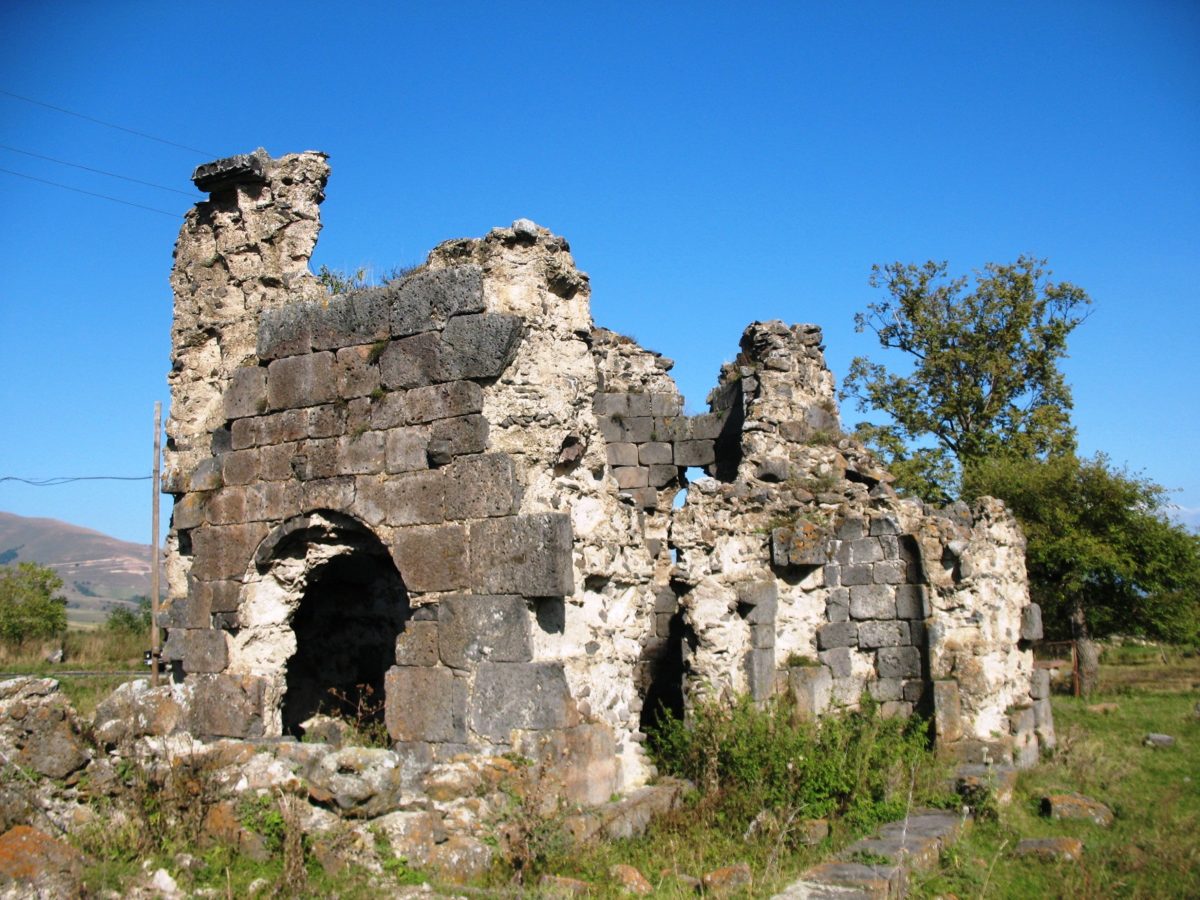 Գտեվանք. Ճամփեզրի «հպարտ» ավերակն ու Կուրթանի եկեղեցու «կրտսեր եղբայրը»