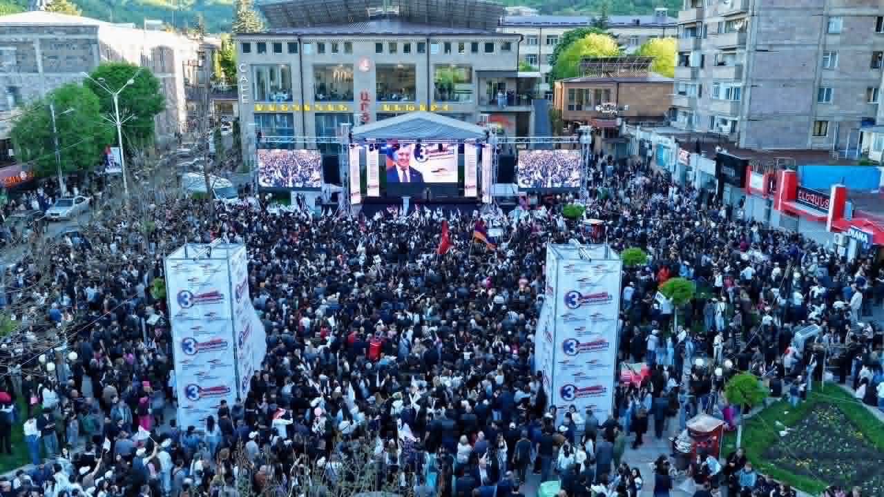 Վանաձորում «Ուժեղ Հայաստան»-ի հանրահավաքին ներկա էր երկու անգամ ավել քաղաքացի, քան «ՔՊ»-ի հանրահավաքին