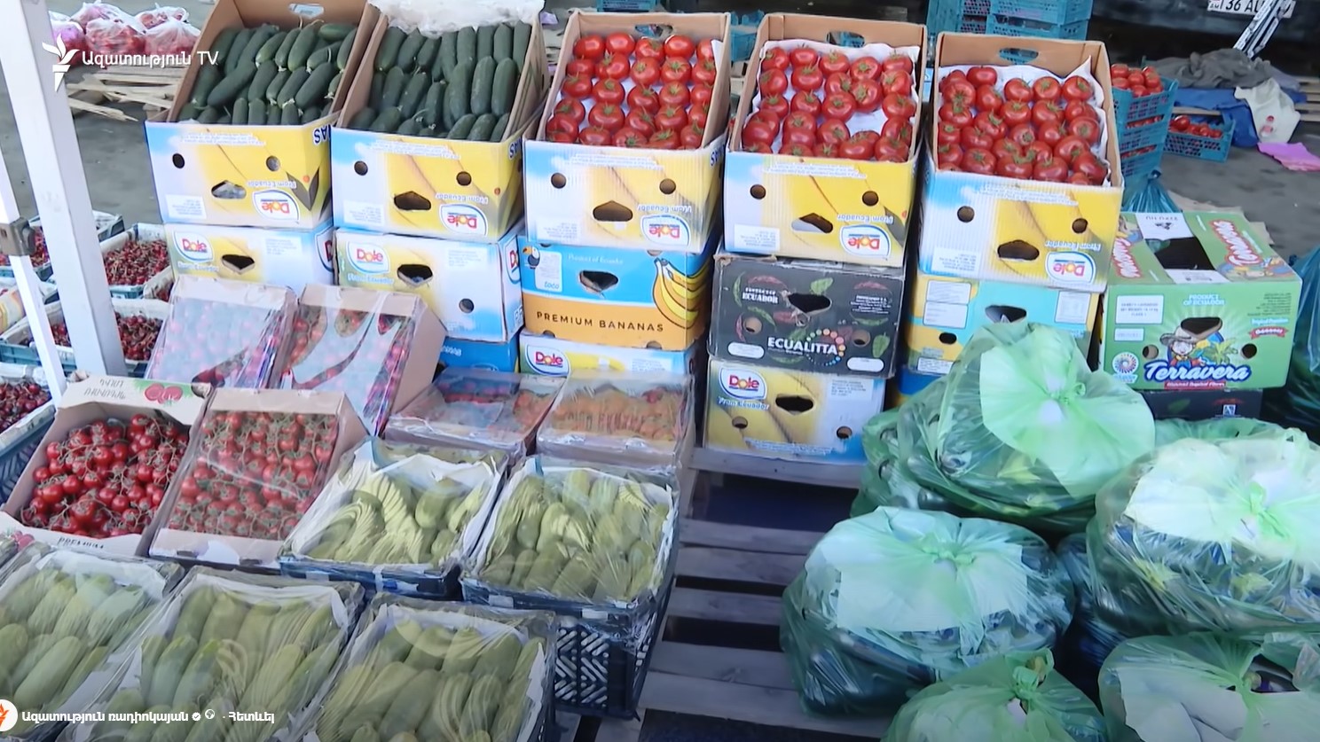 Ելակն ու պղպեղը՝ սառնարաններում․ վարորդները Ռուսաստան չհասած վերադառնում են