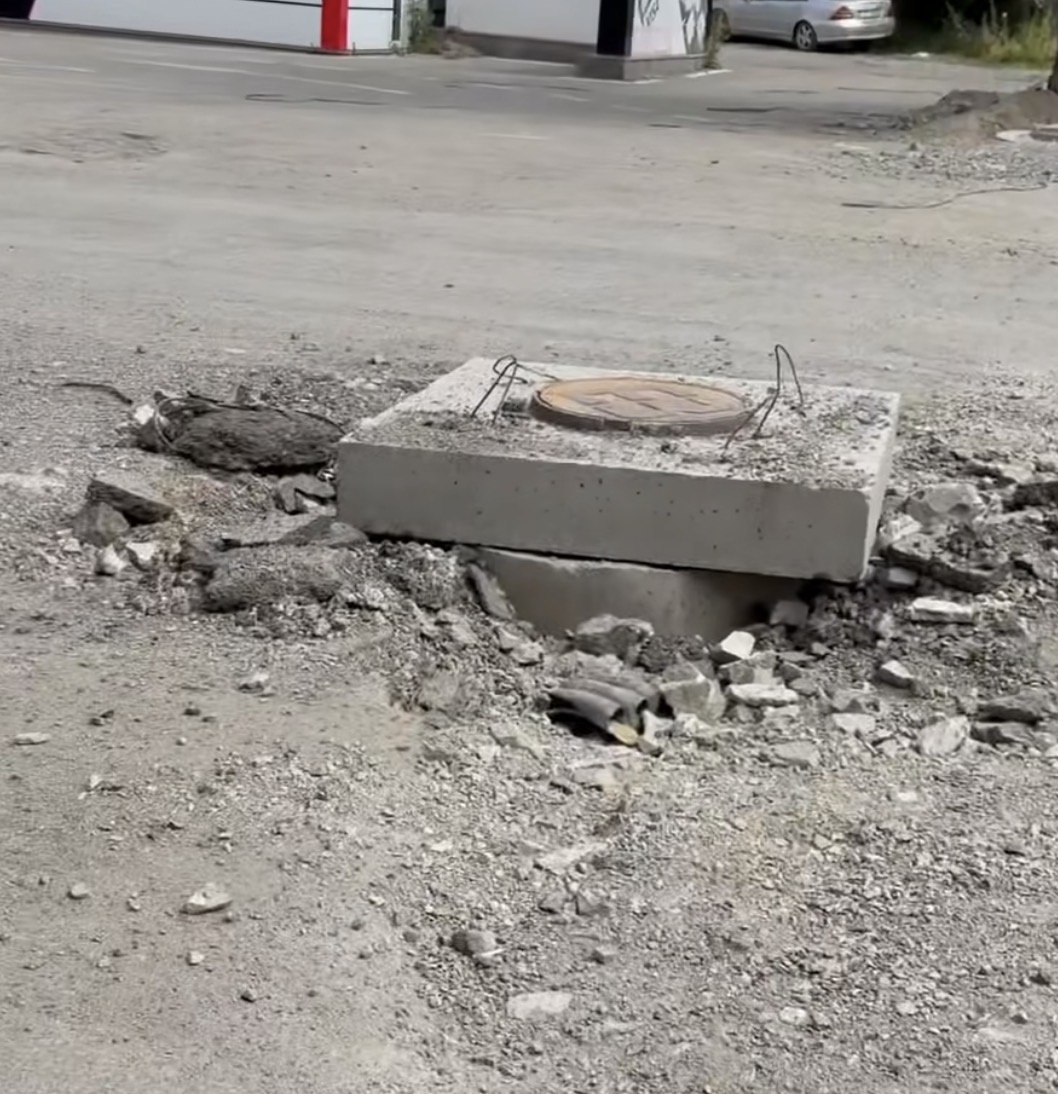 Մեր մեքենաները ամեն օր, օրը մի քանի անգամ, բառի բուն իմաստով քանդվում են այդ ճանապարհով անցնելիս