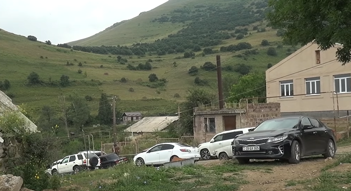 Մարիան 20 օրական երեխա է եղել, երբ ավտովթարից մահացել է 29-ամյա հայրը ՝ չտեսնելով դստերը. Ազնվաձորում հուղարկավորել են 6-ամյա աղջնակին