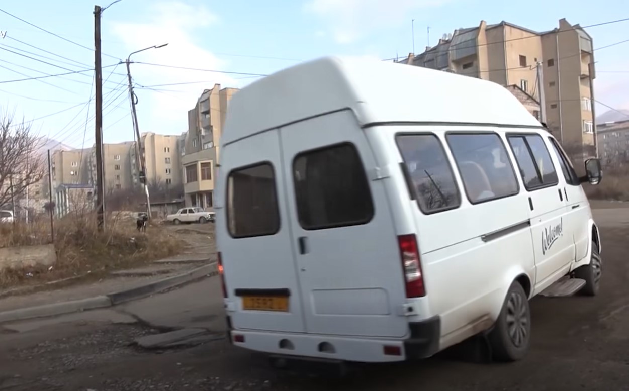Թոշակառու, թե դպրոցական՝ ամեն օր ոտքով դեպի մայրուղի. Վանաձորի «Տարոն 1»-ը 3 ամիս առանց տրանսպորտի է