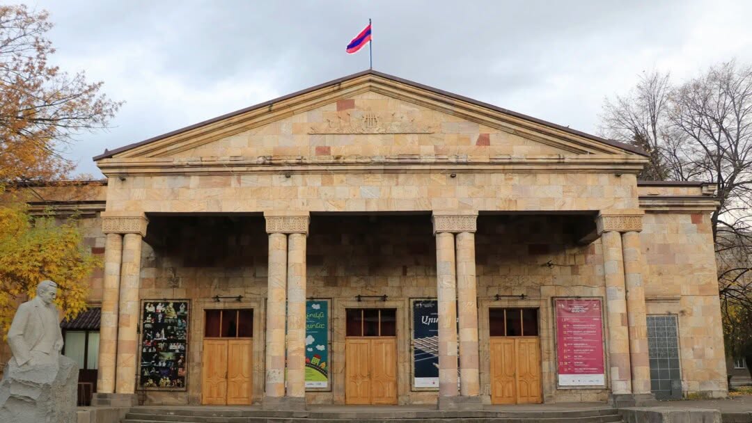 «Հրապարակ». Հերթը հասավ Վանաձորի թատրոնին