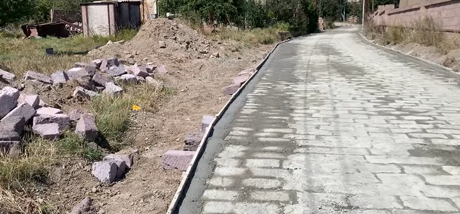 Սպիտակում 55 միլիոնով նորոգված ճանապարհը մնացել է տեղացիներին հույսին, շինարարին չեն գտնում