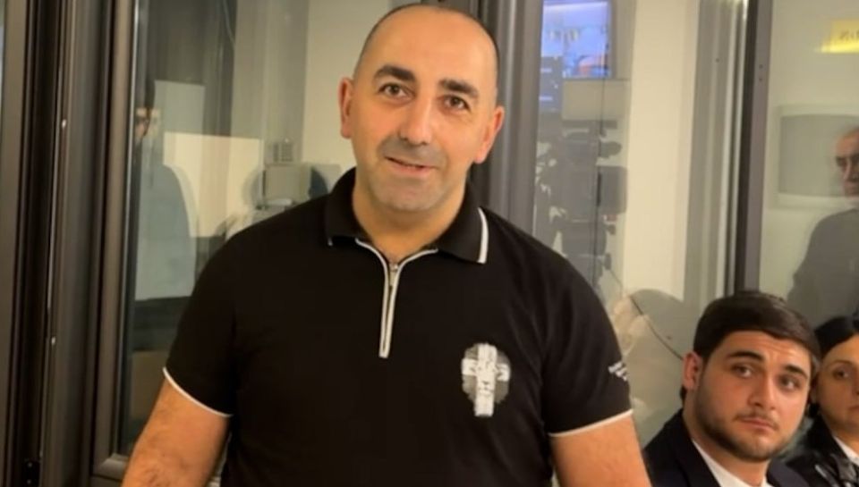 Դեղձուտի 12/32 ընտրատեղամասում քաղաքացին յուրօրինակ ձևով ավարտեց իր ընտրությունը