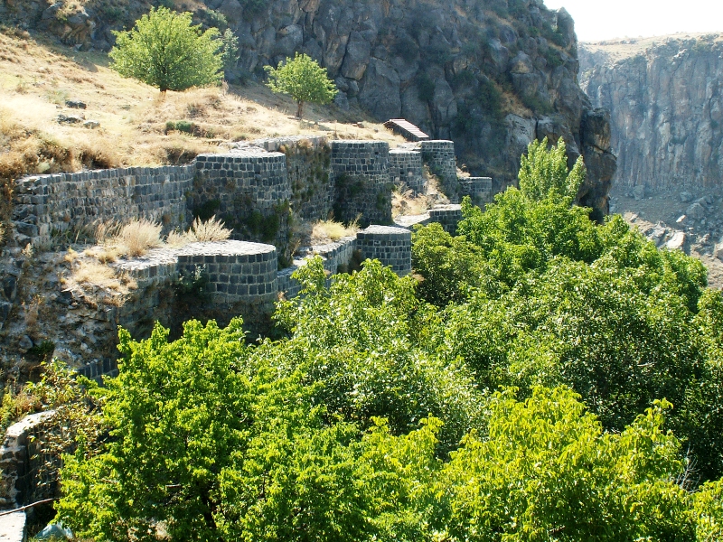 Բջնիի ամրոց. Պահլավունիների անառիկ հովանին Հրազդանի կիրճում