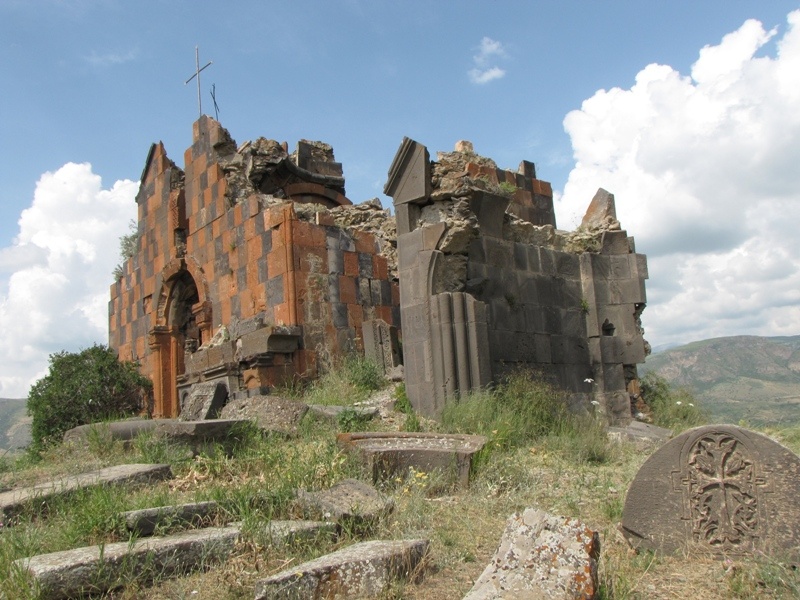 Հավուց Թառ. Ազատի կիրճի լուռ ու վեհապանծ պահապանը