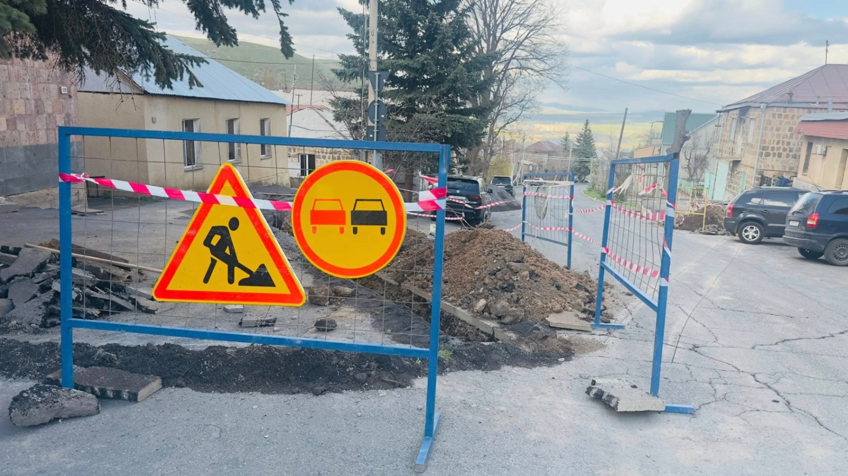 Շարունակվում են Ծաղկաձոր քաղաքի Խաչատուր Կեչառեցու փողոցի ջրագծերի անցկացման աշխատանքները