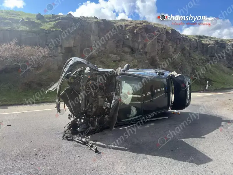 Կոտայքի մարզում«Mercedes»-ը բախվել է հողաթմբին և հայտնվել ճանապարհի մեջտեղում. կա վիրավոր