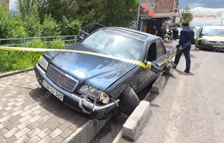 «Mercedes»-ը Նոր Գեղիի գյուղապետարանի մոտ բախվել է «Հայ մամուլ»-ի մեքենային, ապա վրшերթի ենթարկել հետիոտնին․ կան տուժածներ