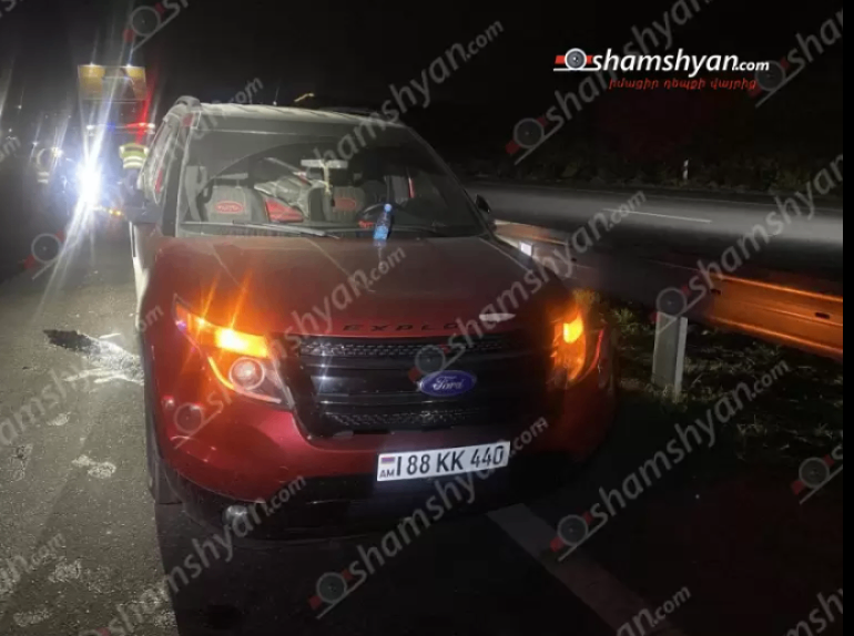 Երևան-Սևան-Իջևան ավտոճանապարհին «Ford»-ը բախվել է երկաթե արգելապատնեշին