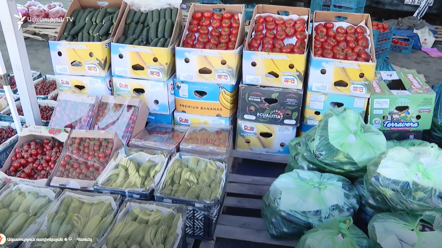 Ելակն ու պղպեղը՝ սառնարաններում․ վարորդները Ռուսաստան չհասած վերադառնում են
