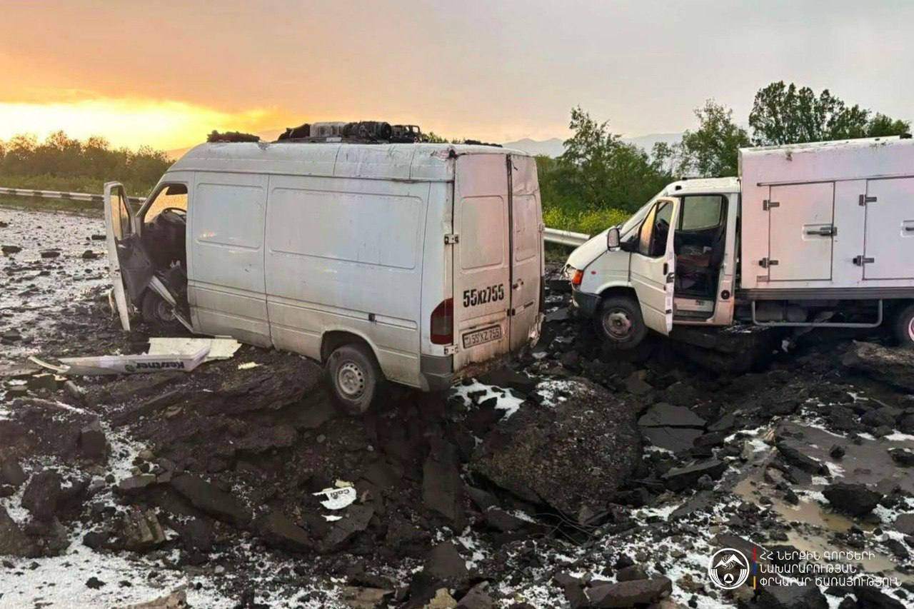 Երևան-Սևան ավտոճանապարհին՝ Չարենցավանի մոտակայքում, կայծակի հարվшծից կամուրջ է փլnւզվել
