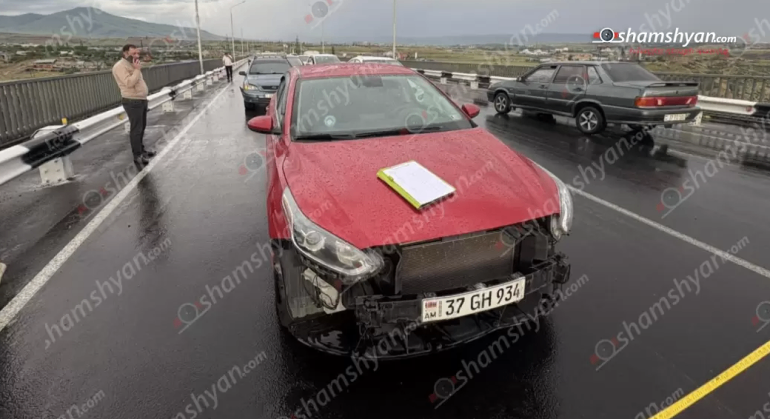 Նոր Հաճնի կամրջի վրա բшխվել է 5 մեքենա․ հղի կին է տեղափոխվել հիվանդանոց