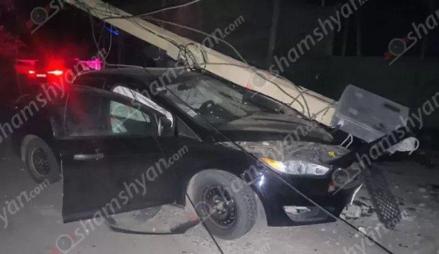 Կոտայքի մարզի Գառնի բնակավայրում «Ford»-ը բախվել է բետոնե էլեկտրասյանը և կոտրել այն