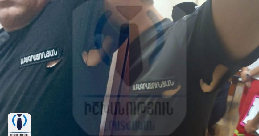 Պատռել են Եղվարդի բաժնի օպերլիազորի համազգեստը, թույլ չեն տվել շտապօգնության բժիշկներին ներս մտնել